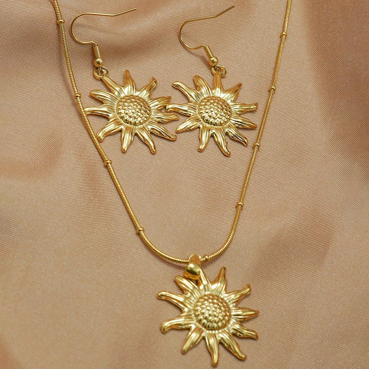 Lxalry 18K Gold Plated Sun Mirror Jewelry Set  Hypoallergenic Skin Safe Necklace   Drop Earrings For Daily Evening  Never Fade Adjustable Luxury Gift With Precision Cast Rays
