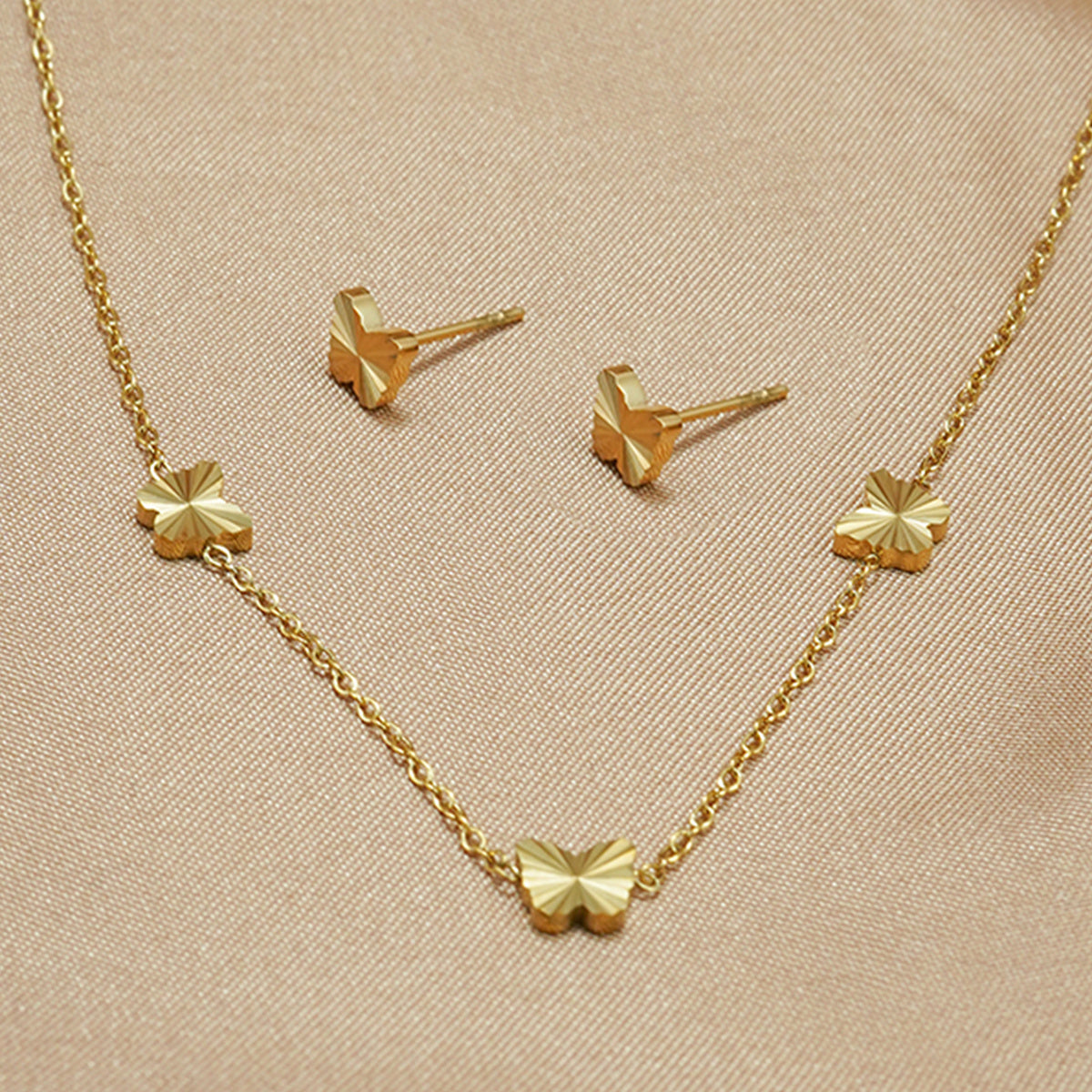 Lxalry 316L Stainless Steel 18K Gold-Plated Jewelry Set  Iridescent Blue White Gradient 3D Glass Star Pendant  Hypoallergenic Tarnish Free Earrings   Necklace  Beach Party   Daily Wear  Ocean Inspired