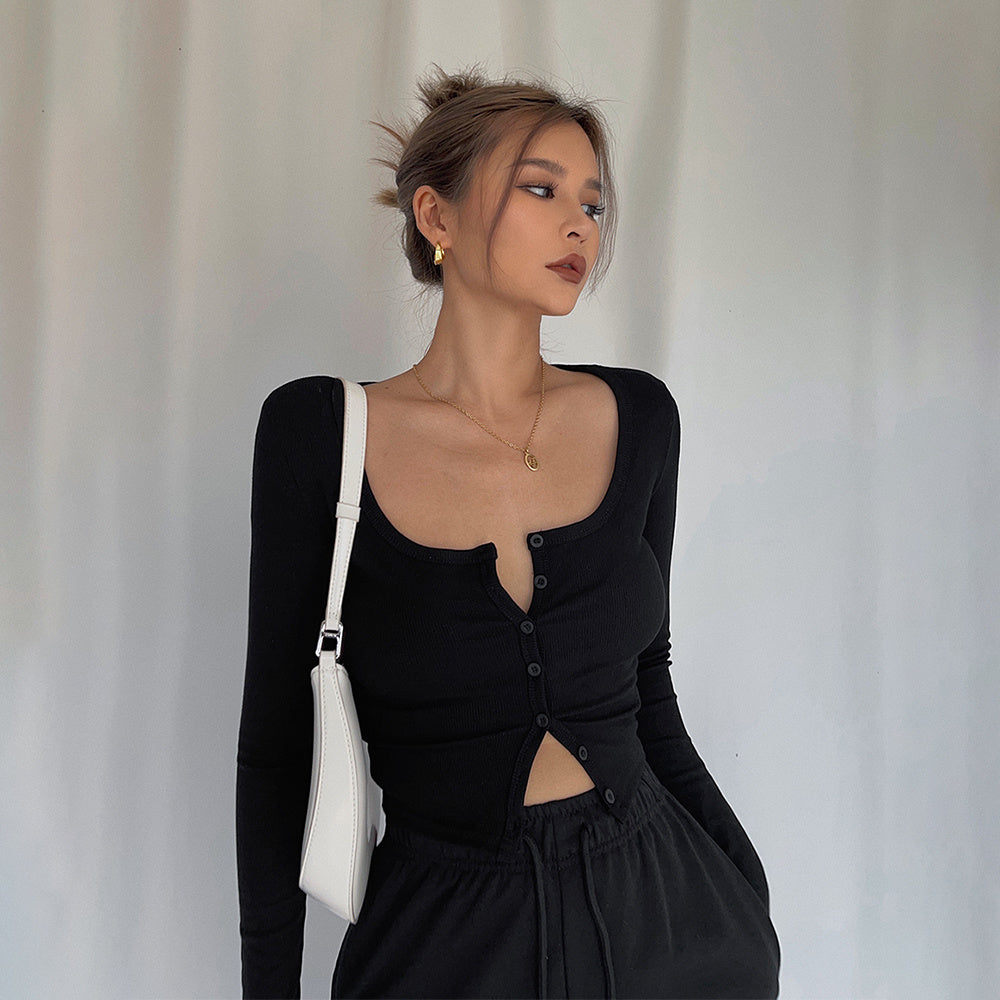 Homemade Super Revealing Figure With Collarbone Exposed Long Sleeved High Waisted Short Top That Spicy Girls Love To Wear